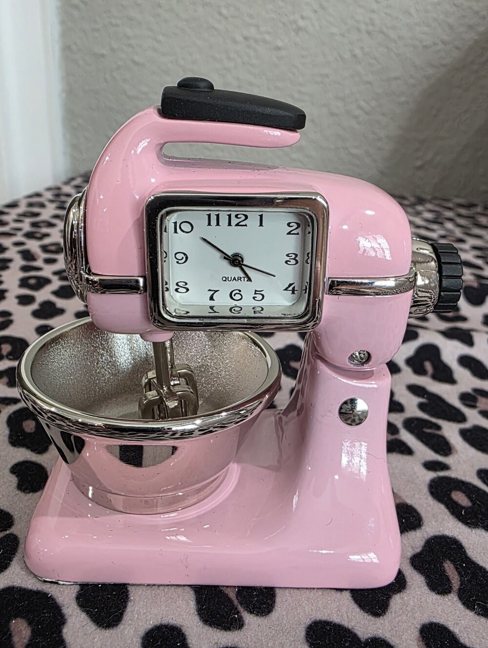 Mini Pink Retro Mixer Clock Decorative Kitchen Accent